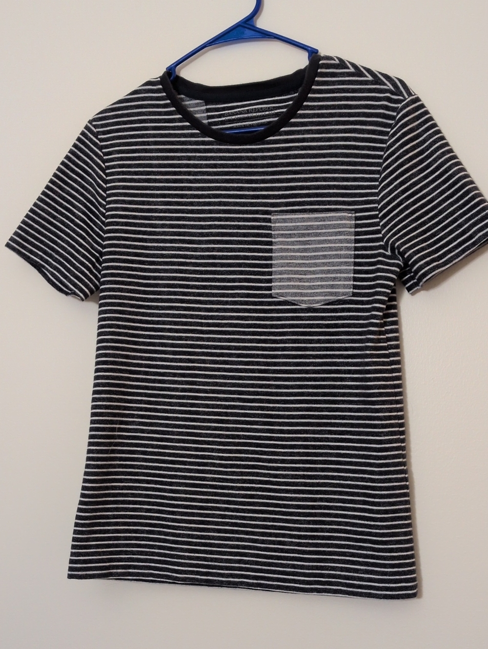 Banana Republic EUC Men's Soot Black & White Striped Shirt Pocket Crew Neck Sz S